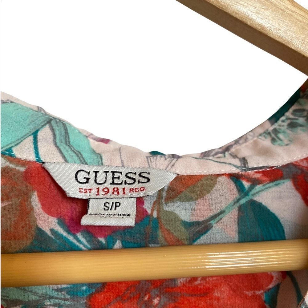 GUESS Floral Sheer Sleeveless Blouse Size Small - Picture 3 of 5